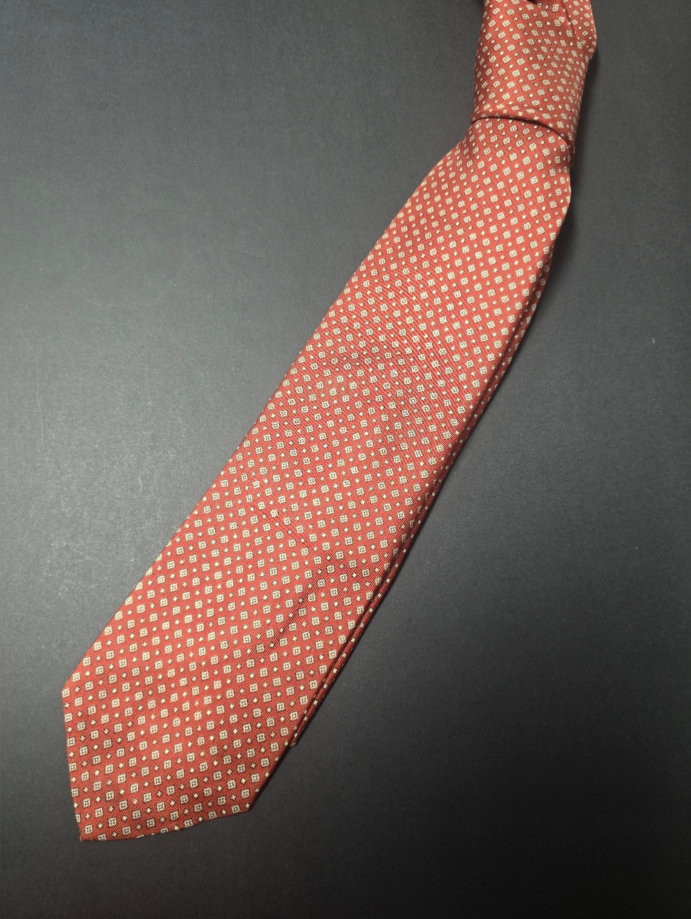 Leonardo Red Tie with Tan Pattern (Jewelry Is Not Included) - Picture 5 of 6